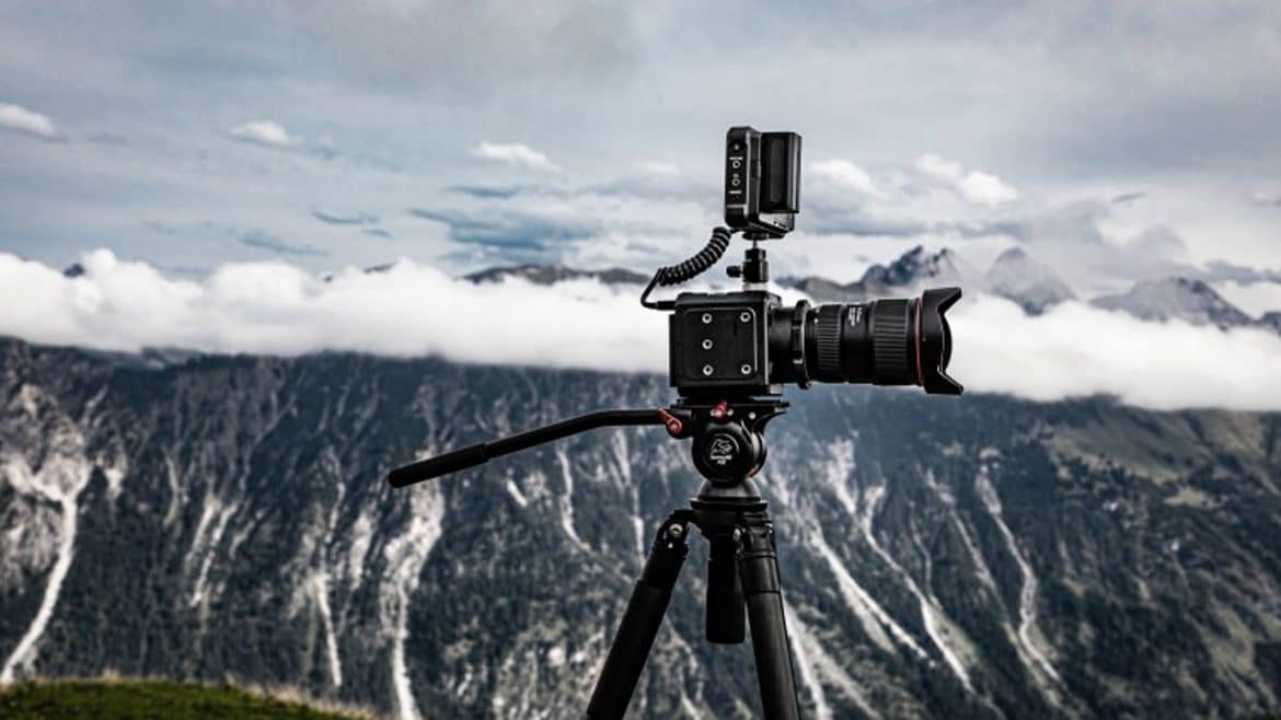 ZCam Kamera vor einem Berg