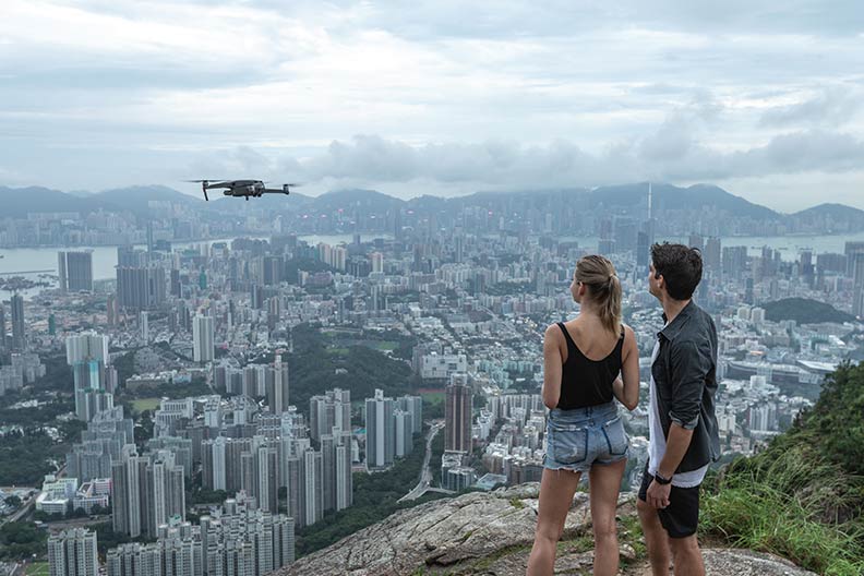 Drohne über einer Stadt