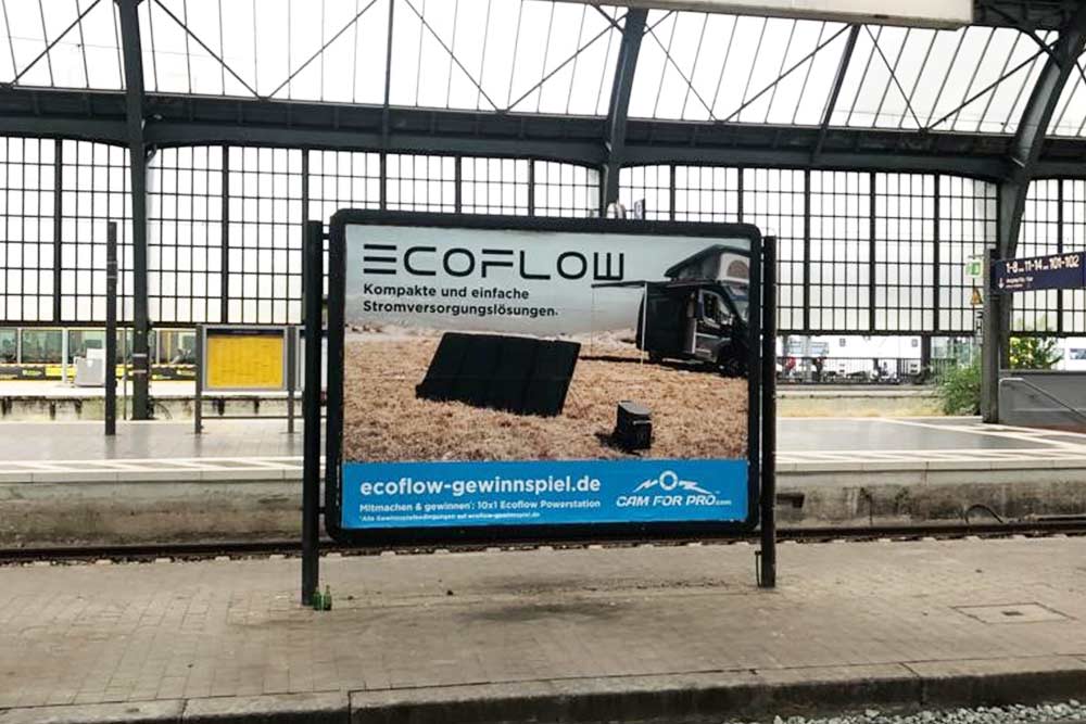 EcoFlow Billboard Kampagne am Bahnhof in Karlsruhe