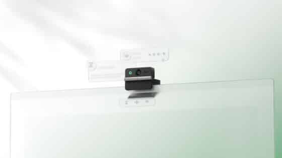Obsbot Meet Flip an einem MOnitor befestigt