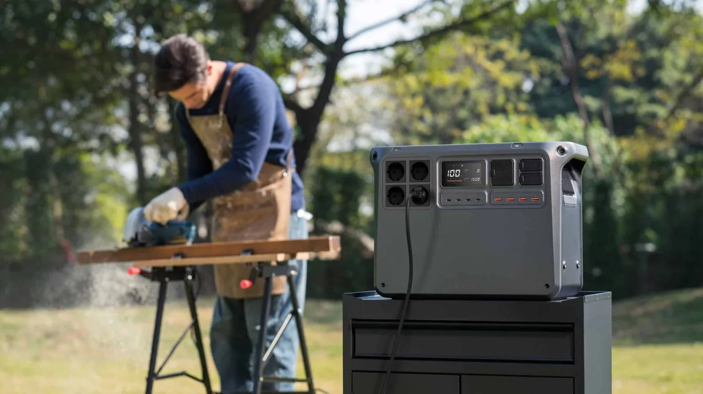 Portable power station running a machine during outdoor work